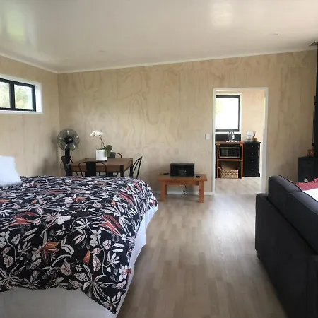 Whakaipo Bay Cabin Retreat Taupo Exterior photo